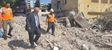 -Tarihi yıkıma tanıklık eden Çetin, incelemelerde bulundu.