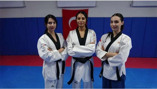 Tekvandocu babanın vakit ge&ccedil;irsinler diye salona g&ouml;t&uuml;rd&uuml;ğ&uuml; 3 kızı milli tekvandocu oldu