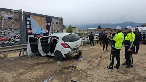 tır ile çarpışan otomobildeki anne-oğul hayatını kaybetti: Feci kaza kamerada