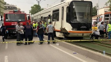 Tramvayın altında kaldı