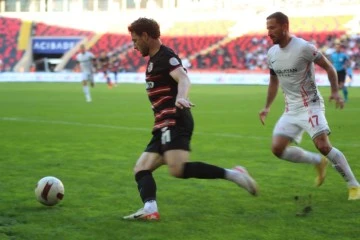 Trendyol Süper Lig: Gaziantep FK: 0 - Antalyaspor: 0 (İlk yarı)