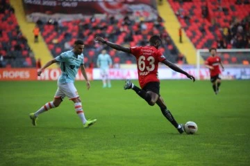 Trendyol Süper Lig: Gaziantep FK: 0 - Başakşehir: 0 (İlk yarı)