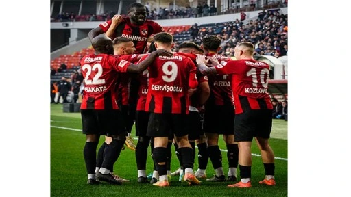 Trendyol Süper Lig: Gaziantep FK: 2 - Başakşehir: 0 (İlk yarı)