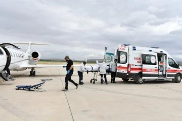 Umre’de rahatsızlanan vatandaş ambulans uçakla yurda getirildi