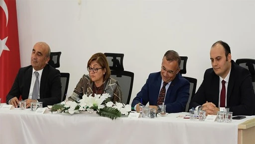 Vali &Ccedil;eber ile Başkan Şahin, Arabanlı muhtarların taleplerini dinledi