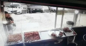 Vicdansız hırsız sadaka kutusunu çaldı