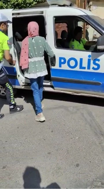 Yanlış okula giden öğrencinin imdadına trafik polisleri yetişti