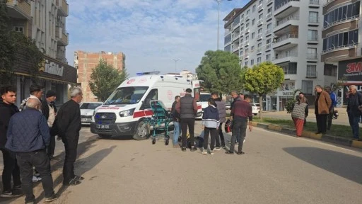 Yayaya yol veren minib&uuml;se &ccedil;arpan motosikletli yaralandı