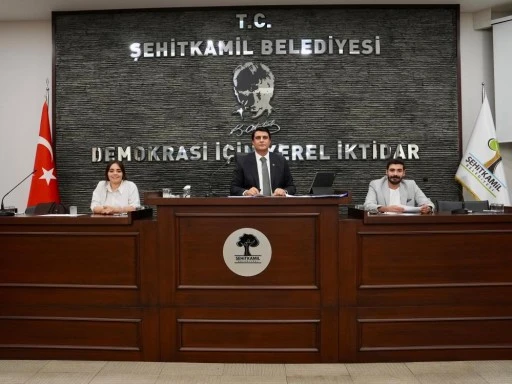 Yılmaz, yardımcılarını a&ccedil;ıkladı